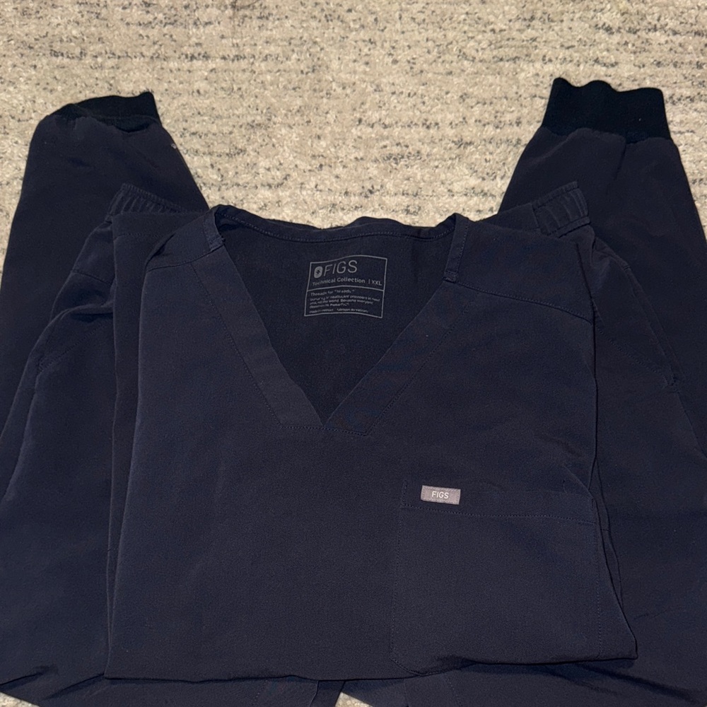 Figs Midnight Scrub Top and bottoms XXL